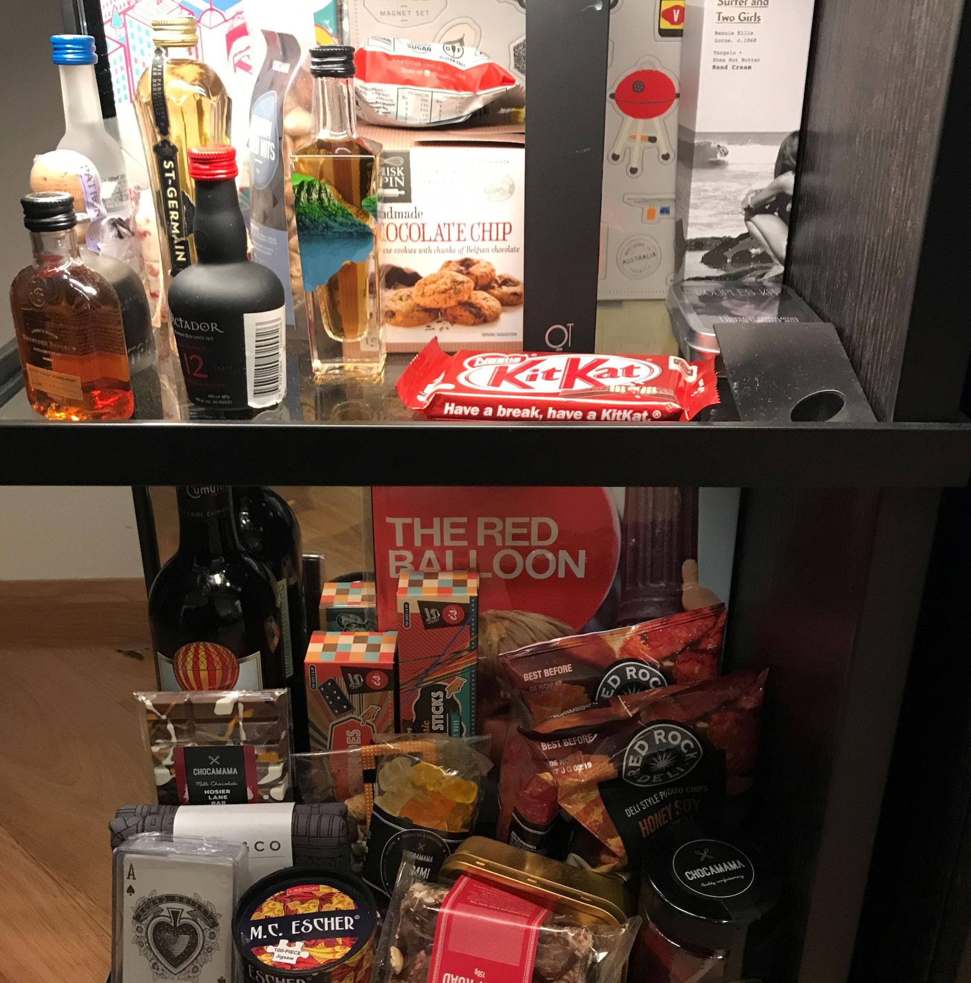 ホテル Qt メルボルン エクステリア 写真 A bar in a hotel room