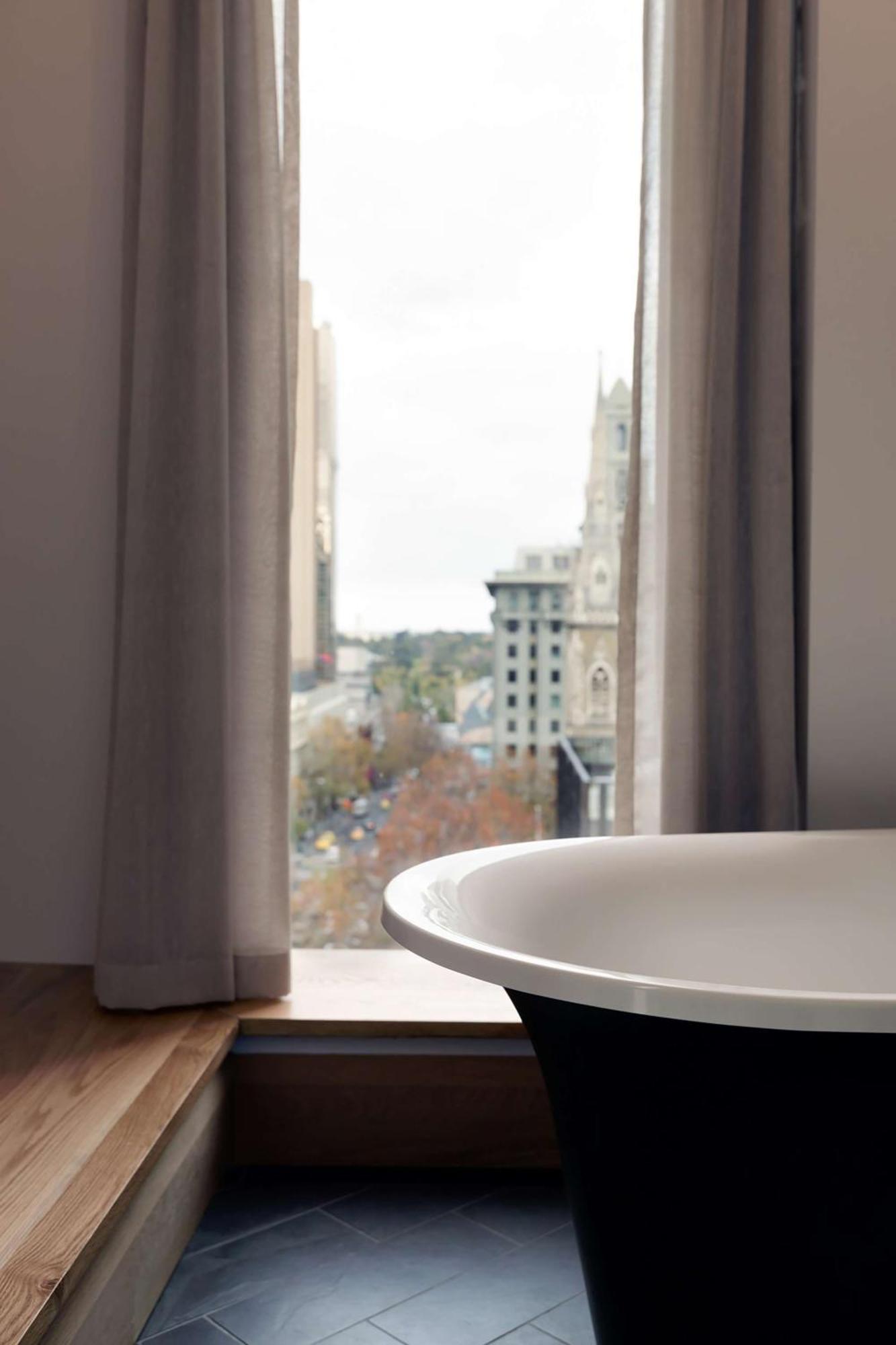 ホテル Qt メルボルン エクステリア 写真 A view of the city from a room at the hotel