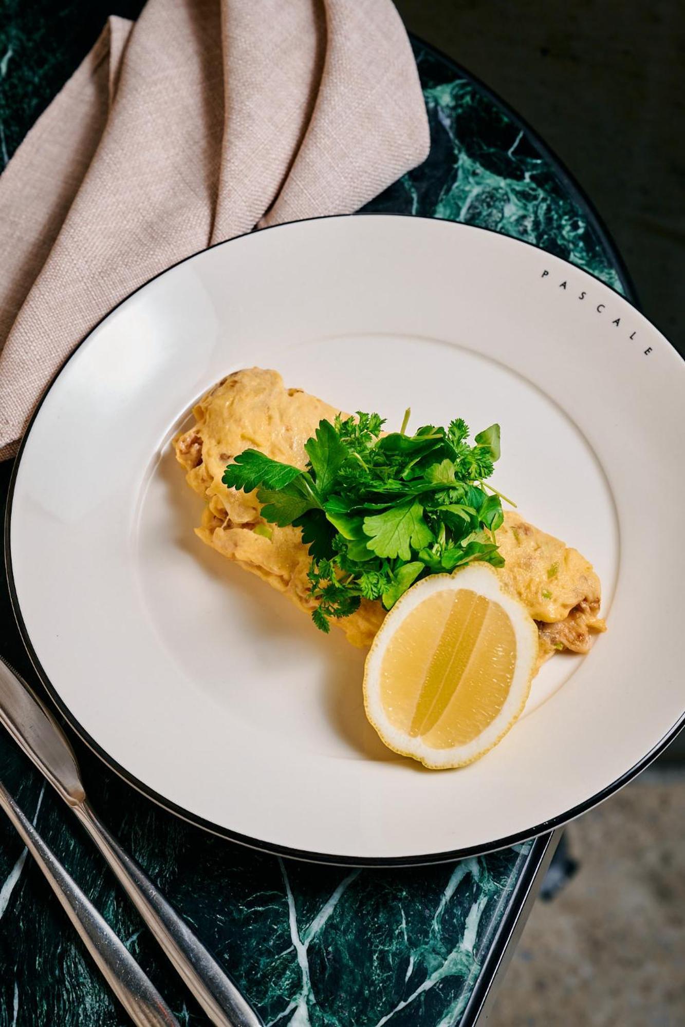 ホテル Qt メルボルン エクステリア 写真 A prepared omelette